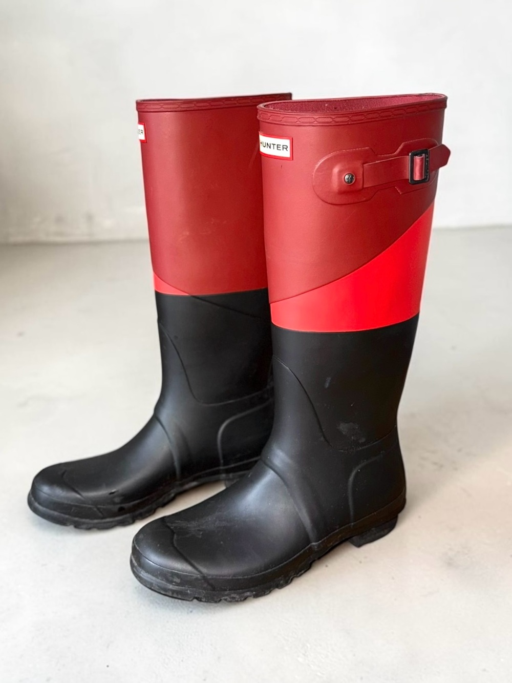 Hunter Two-Tone Red & Black Tall Waterproof Rain Boots Size 10 Women’s